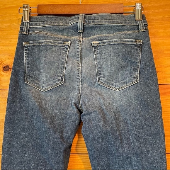 J Brand Skinny Leg Mid Rise Jeans in Connected 26 - Picture 4 of 11